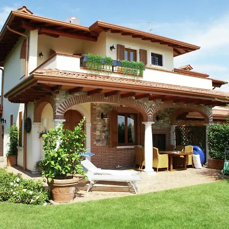 Spacious Holiday Home In Moniga Del Garda With Private Pool Ferienhaus *