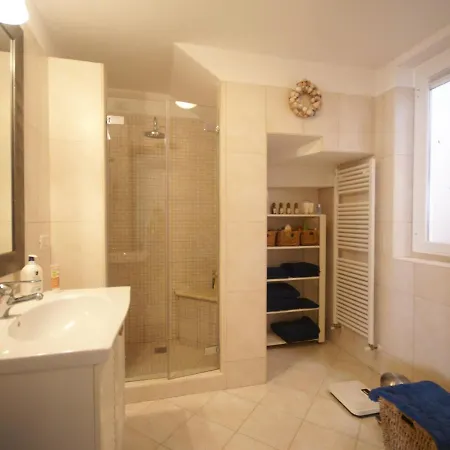 Ferienhaus Spacious Holiday Home In Moniga Del Garda With Private Pool *