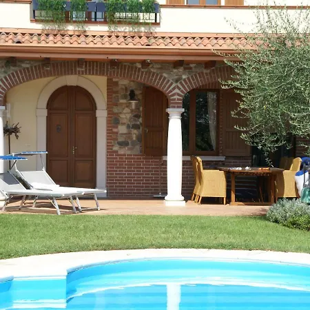 Ferienhaus Spacious Holiday Home In Moniga Del Garda With Private Pool