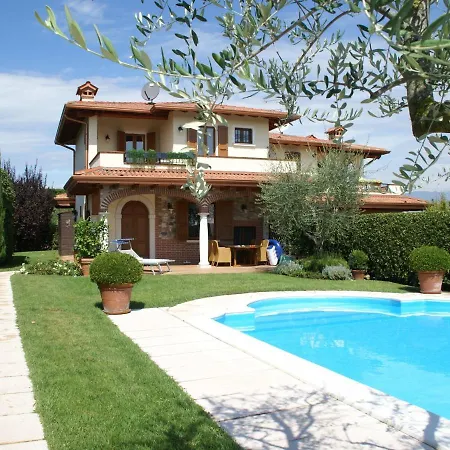 Ferienhaus Spacious Holiday Home In Moniga Del Garda With Private Pool *